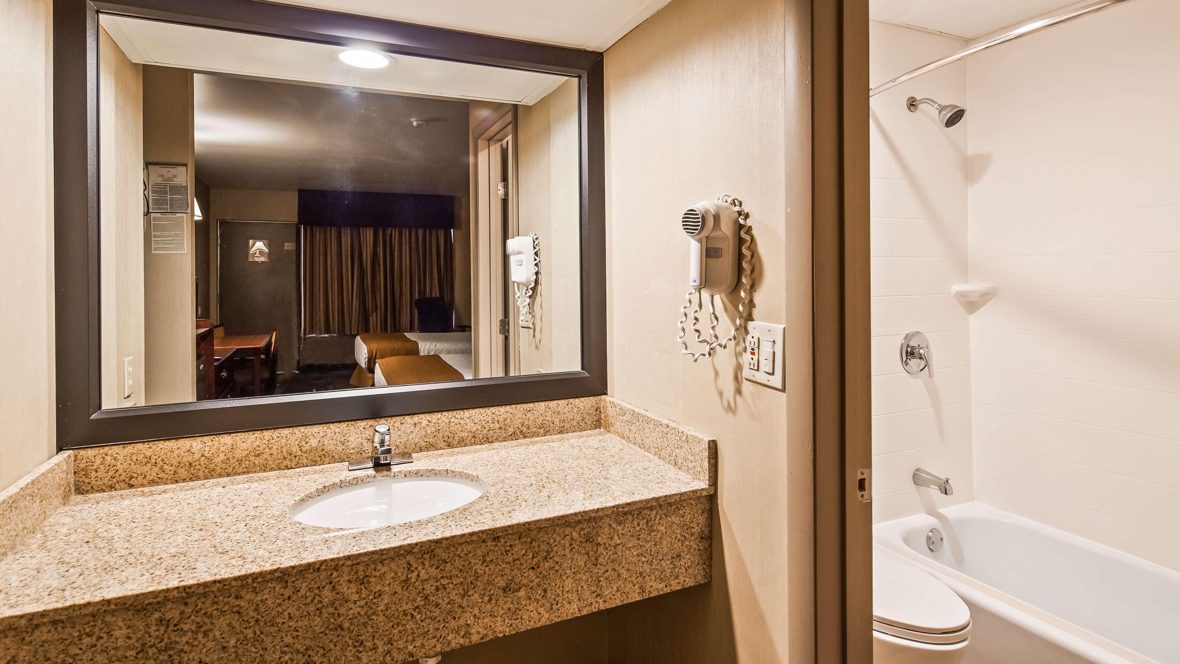 Best Western Gateway Adirondack Inn Utica Buitenkant foto