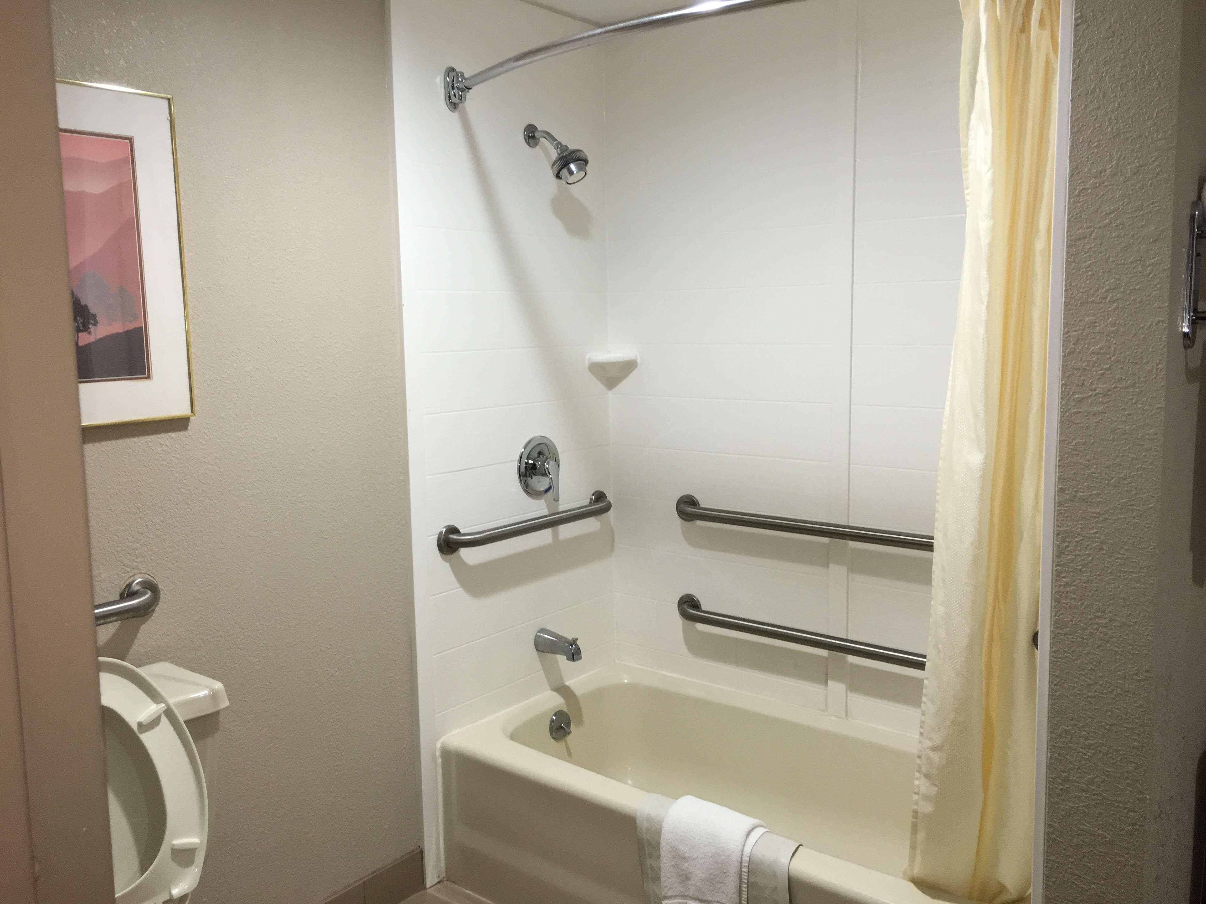 Best Western Gateway Adirondack Inn Utica Buitenkant foto